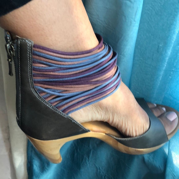 Shoes - 🌹 J Shoes brand wooden gorgeous heels 🌹